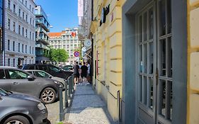 City Nest Apartments By Adrez